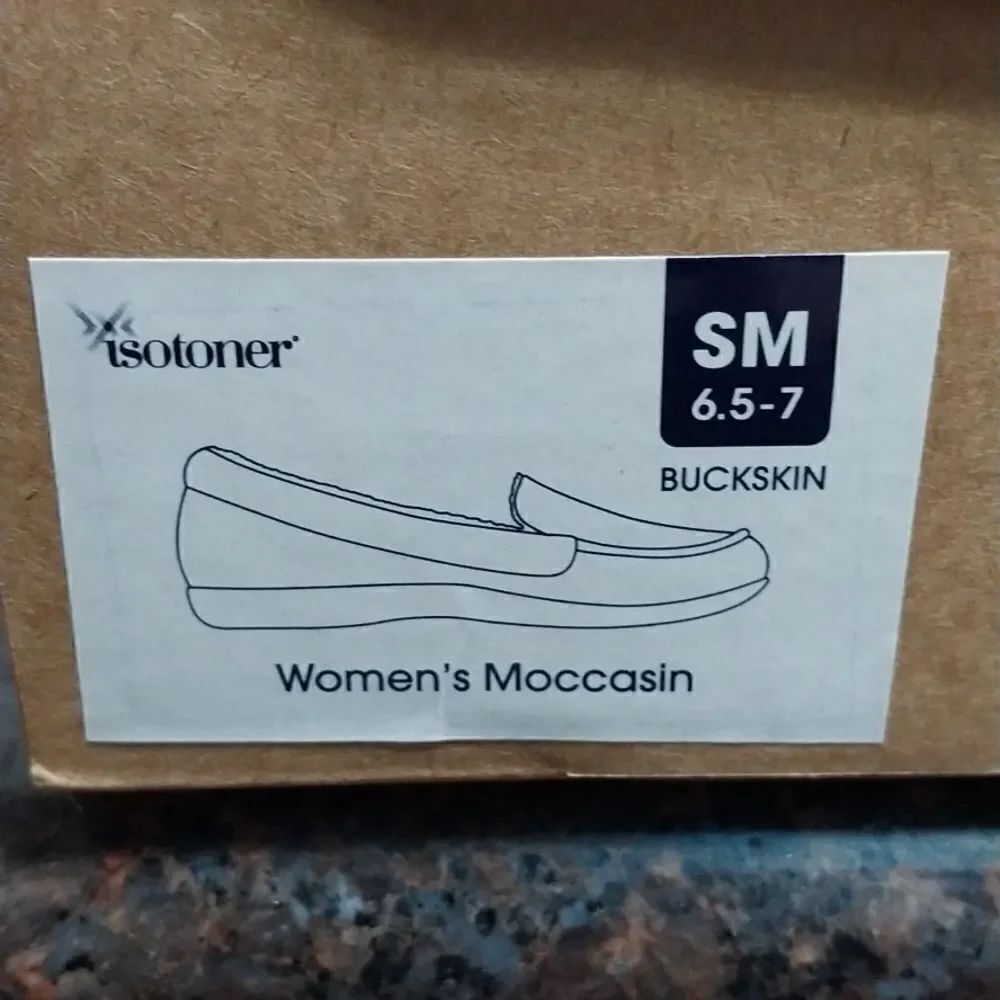 Isotoner Memory Foam Slippers...SIZE 6.5...NEW - Picture 2 of 7
